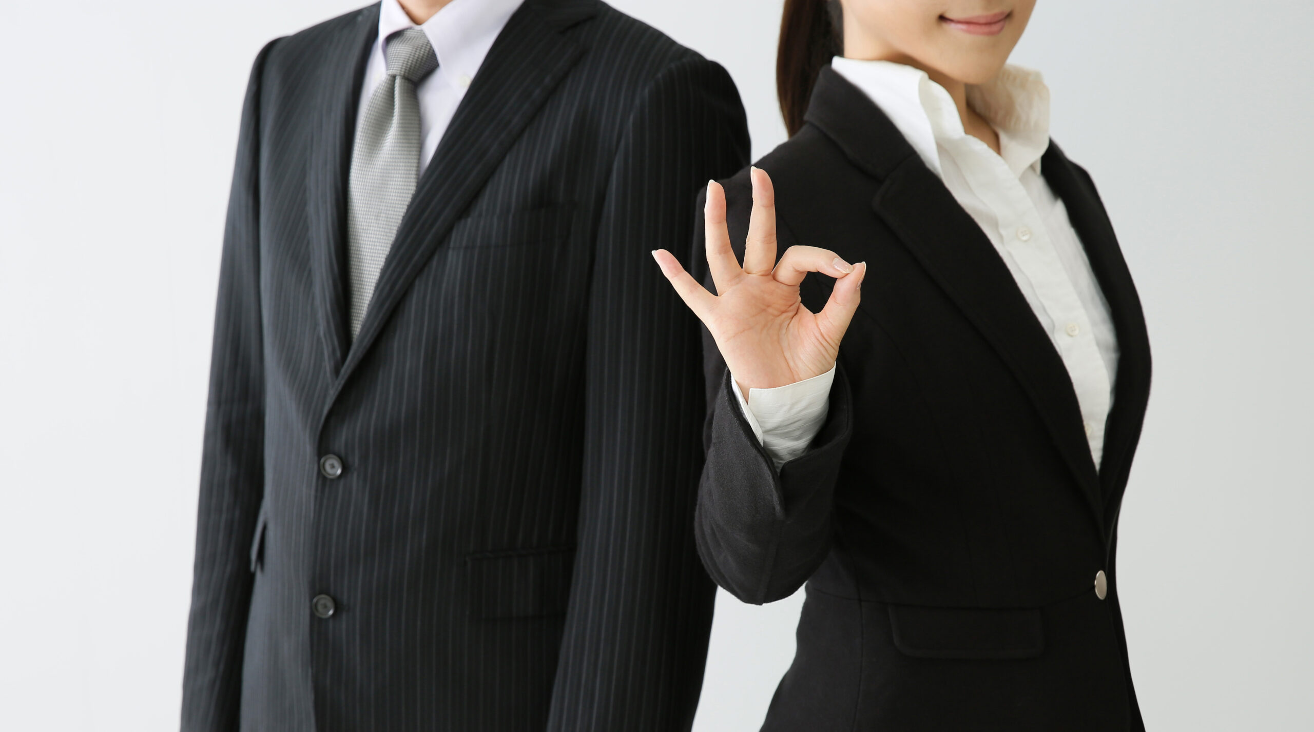 人探しについて説明する探偵の相談員